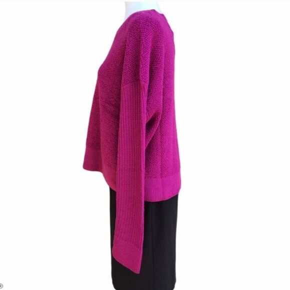 Two One Two New York Fucsia Geometric Textures Knit Crew Sweater size Medium New - Picture 7 of 13